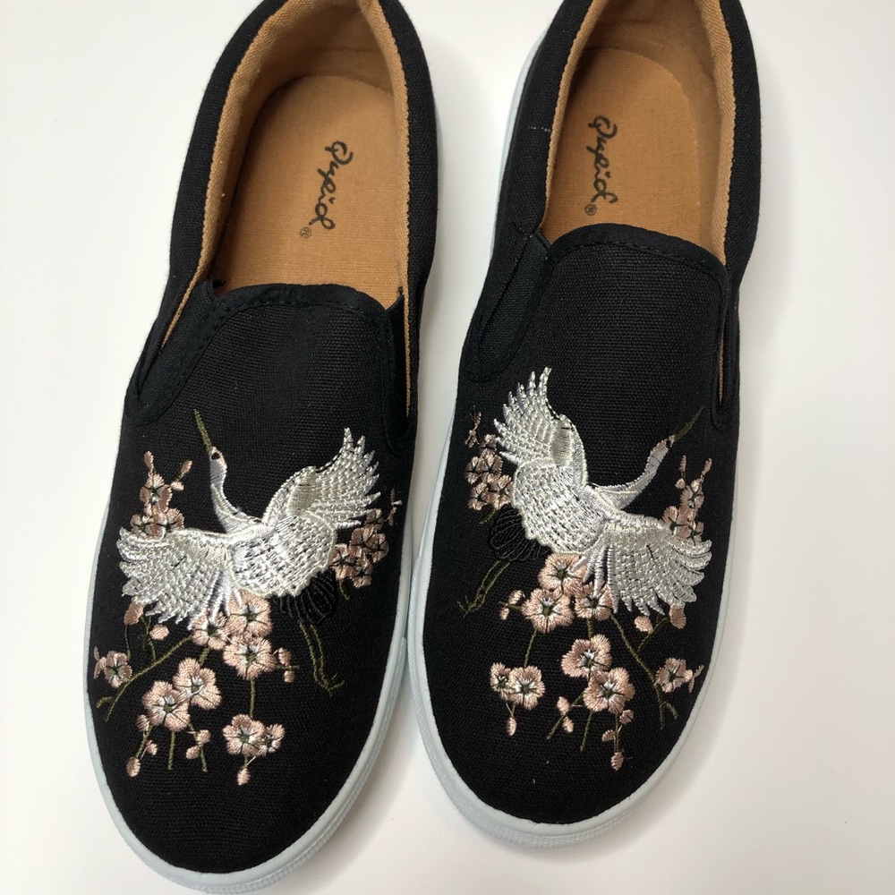 NWOT QUPID BLACK CANVAS SLIP ON